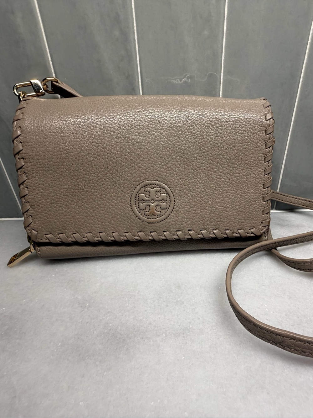 Tory Burch Marion Flat Wallet Crossbody Bag Taupe Pebbled Leather